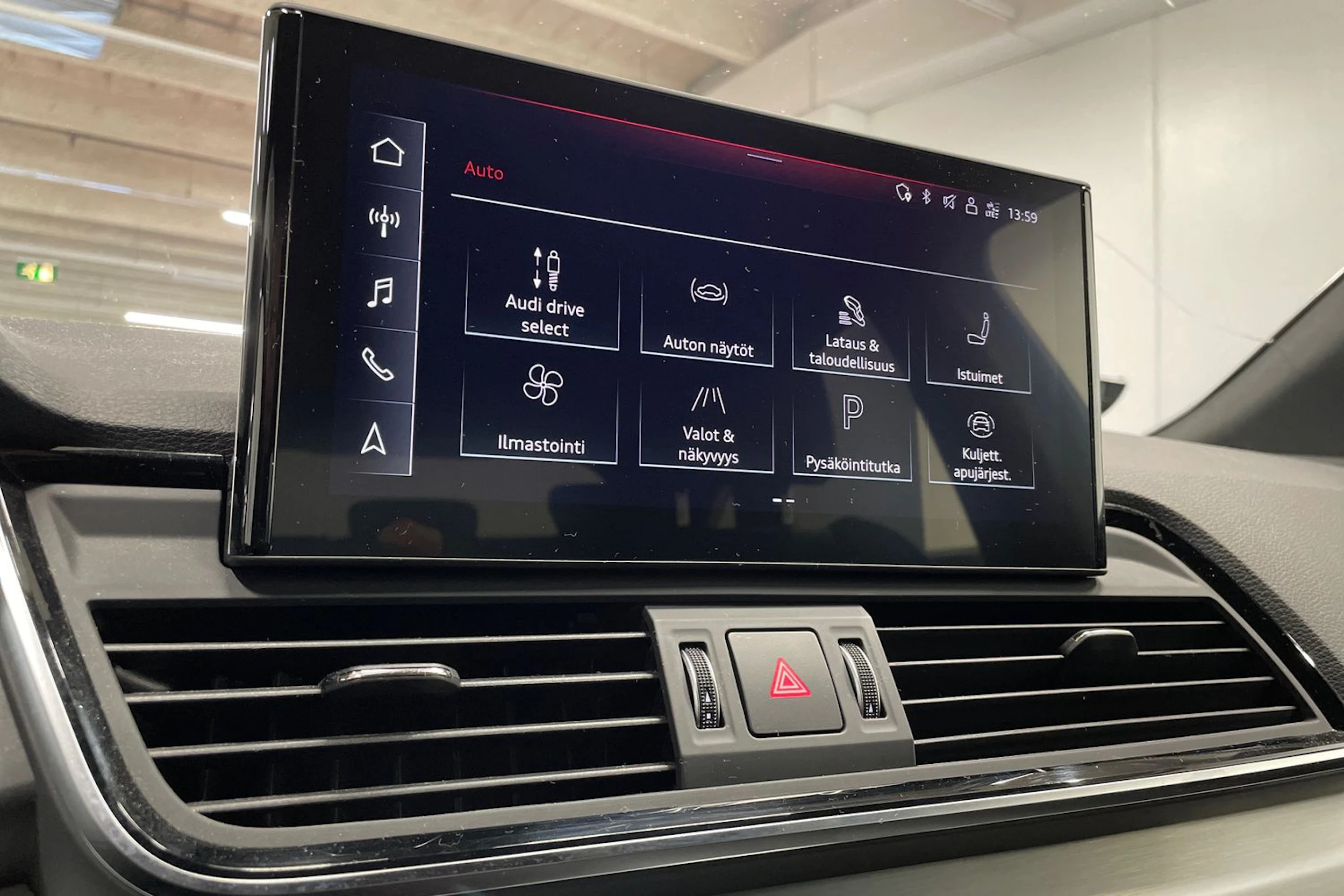 Valkoinen Audi Q5 2022 kuva 20.