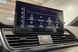 Valkoinen Audi Q5 2022 kuva 20.