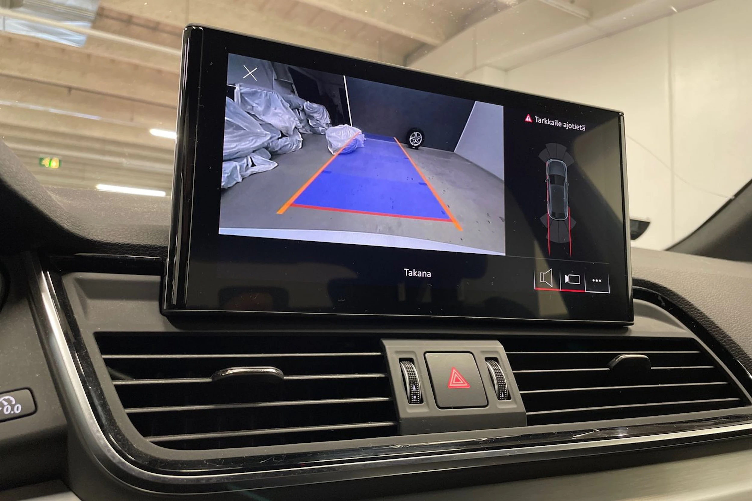 Valkoinen Audi Q5 2022 kuva 22.