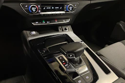 Valkoinen Audi Q5 2022 kuva 23.