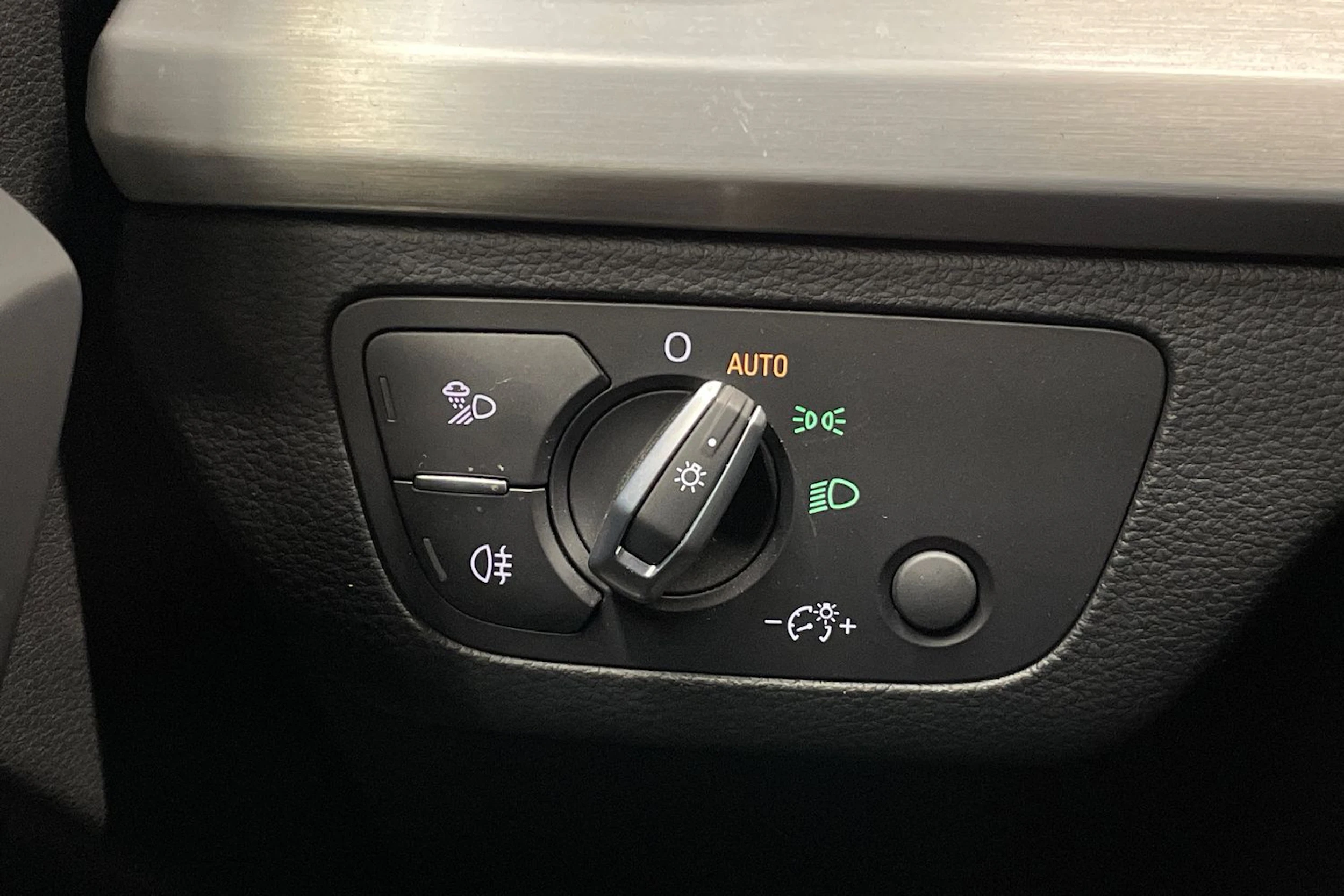 Valkoinen Audi Q5 2022 kuva 24.