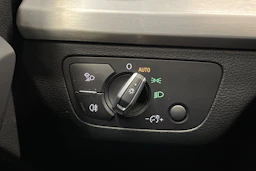 Valkoinen Audi Q5 2022 kuva 24.