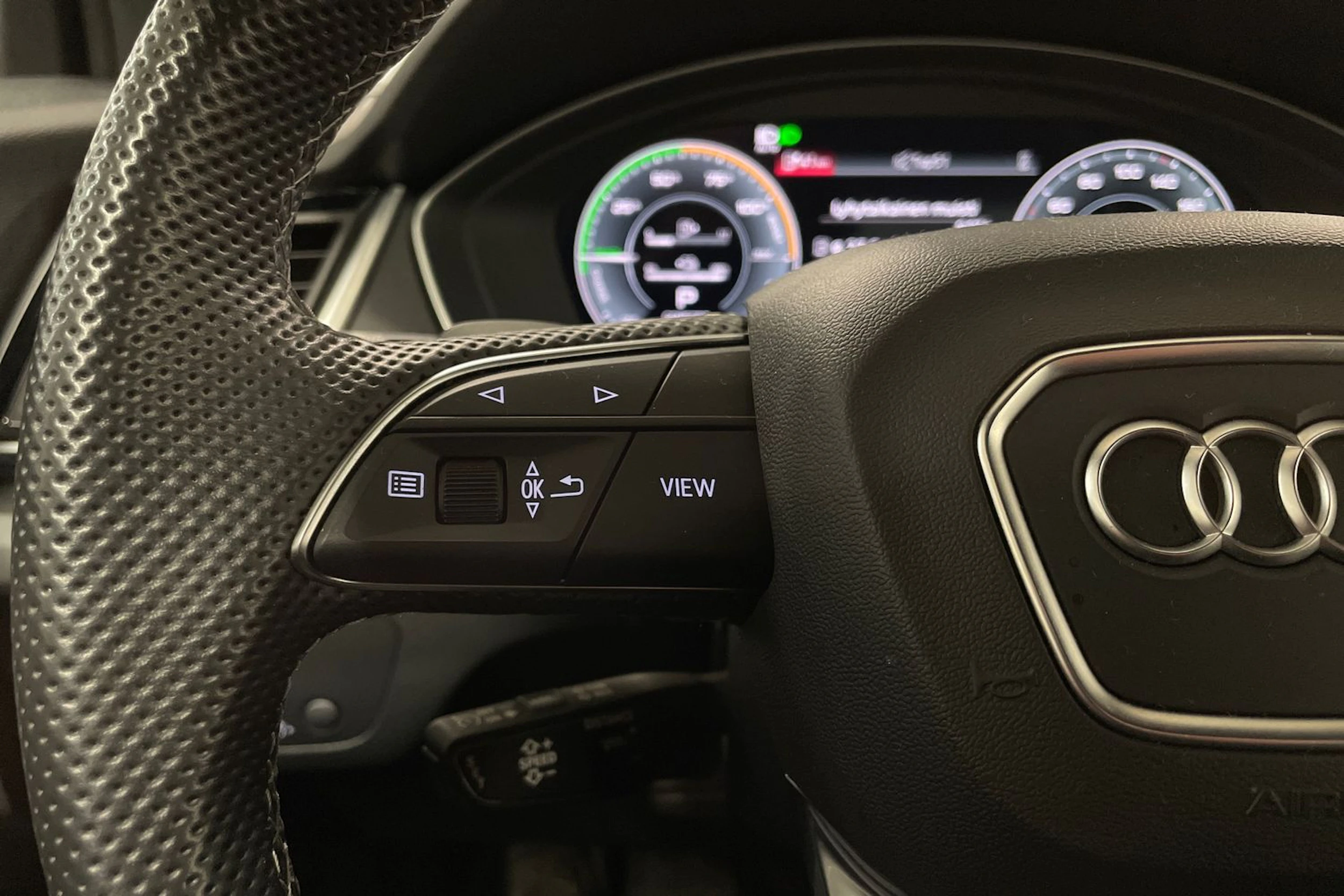 Valkoinen Audi Q5 2022 kuva 25.