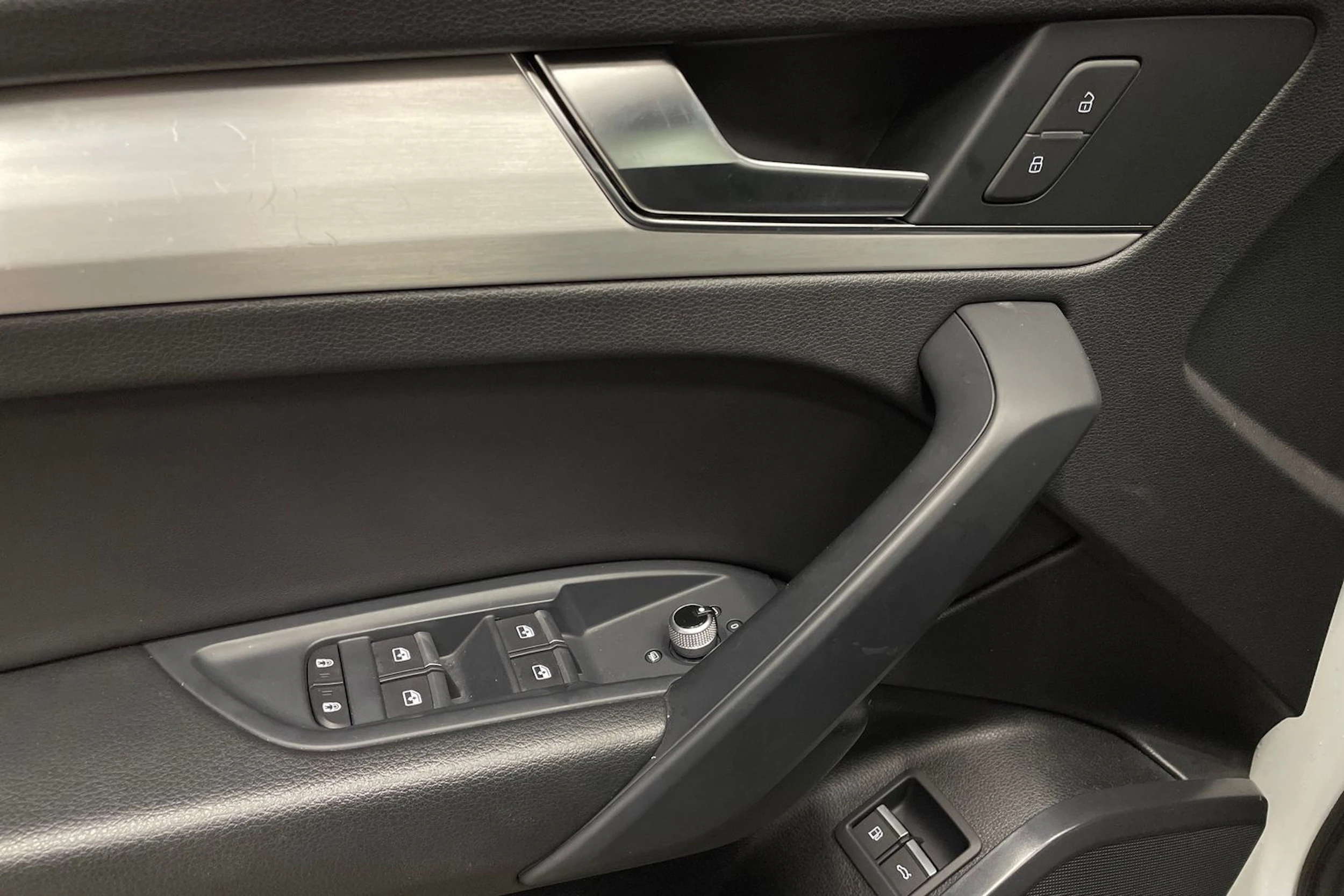 Valkoinen Audi Q5 2022 kuva 27.