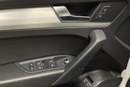 Valkoinen Audi Q5 2022 kuva 27.