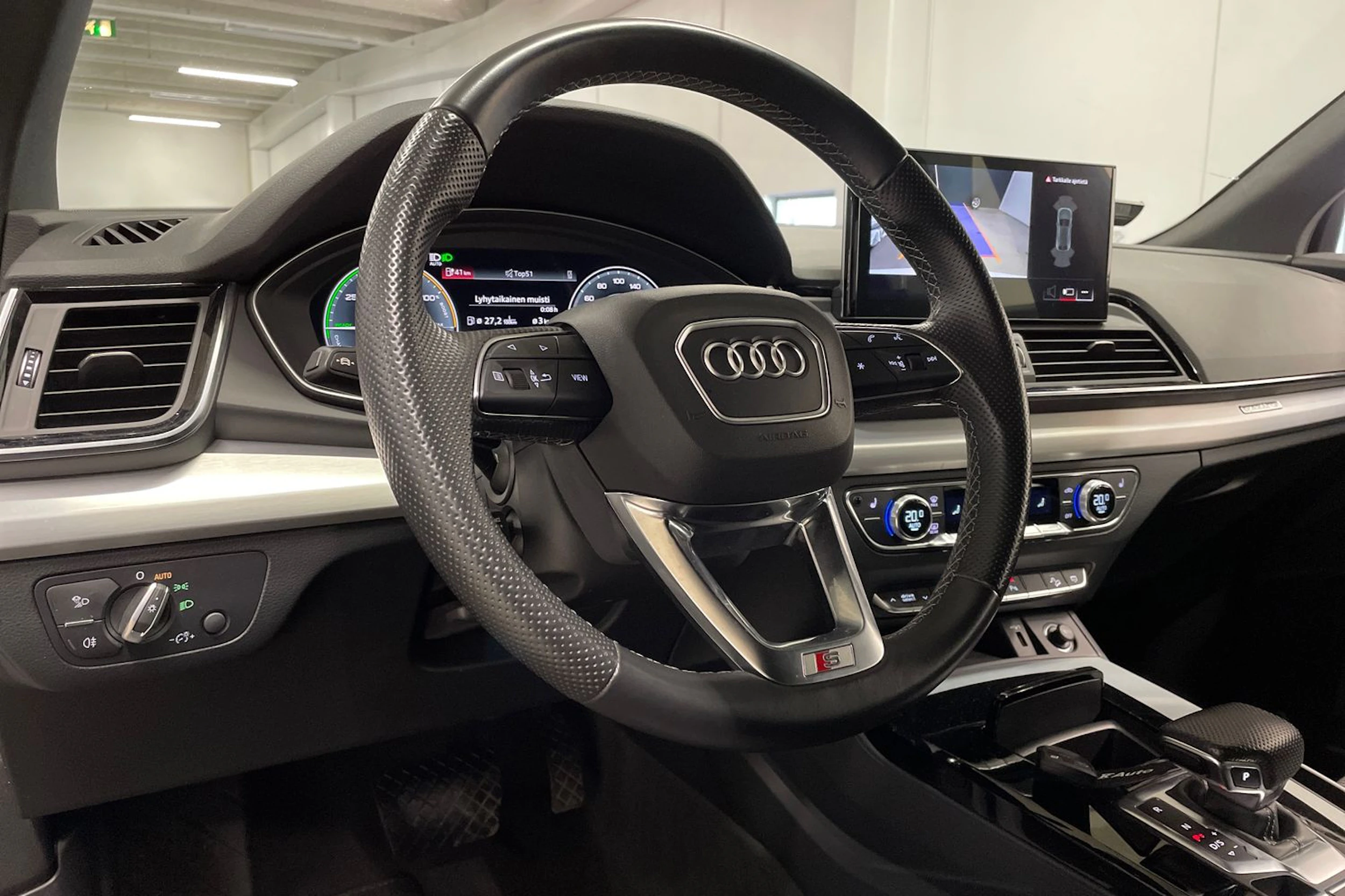 Valkoinen Audi Q5 2022 kuva 28.