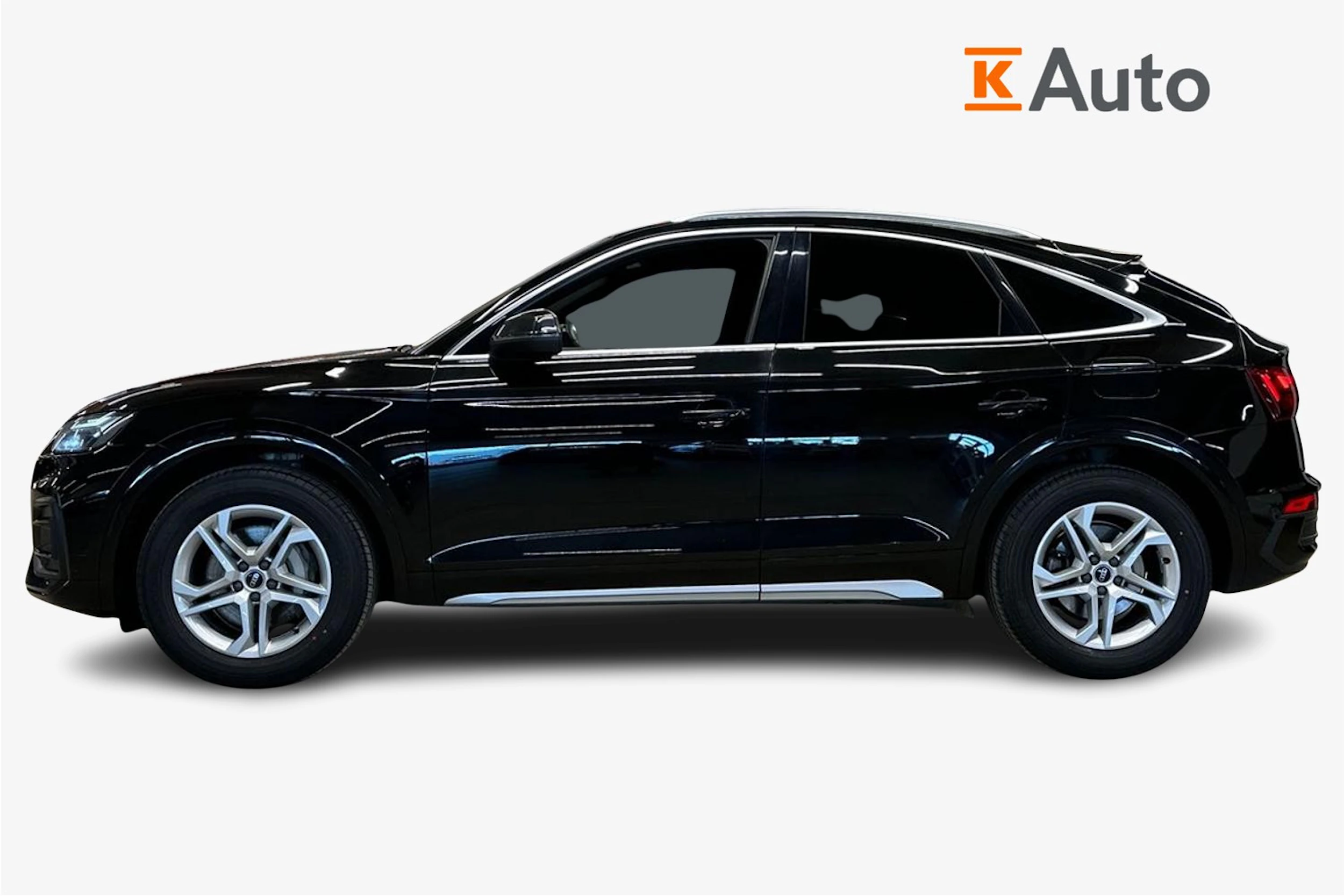 musta Audi Q5 2022 kuva 5.