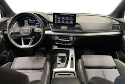 musta Audi Q5 2022 kuva 7.