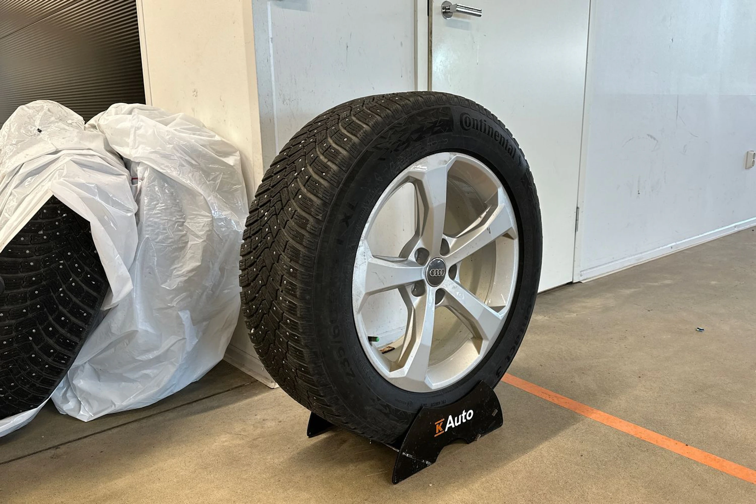 musta Audi Q5 2022 kuva 10.