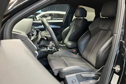 musta Audi Q5 2022 kuva 12.