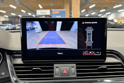 musta Audi Q5 2022 kuva 14.