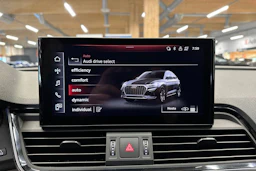 musta Audi Q5 2022 kuva 16.