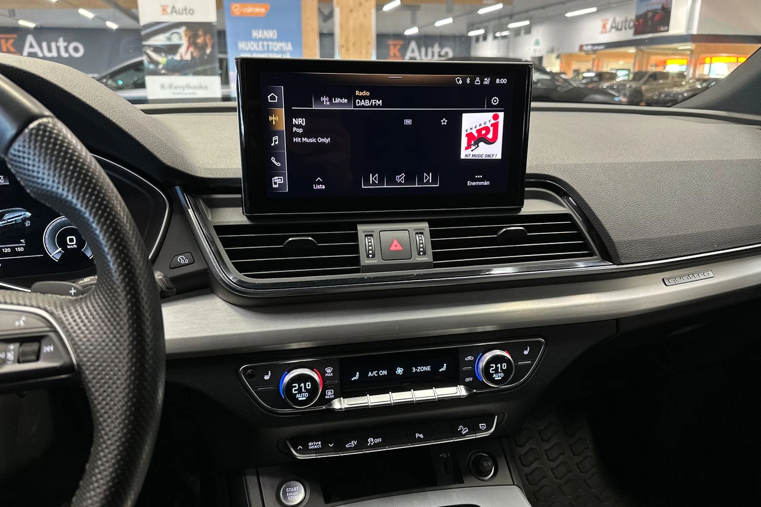 musta Audi Q5 2022 kuva 17.