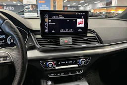 musta Audi Q5 2022 kuva 17.