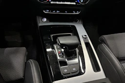 musta Audi Q5 2022 kuva 19.