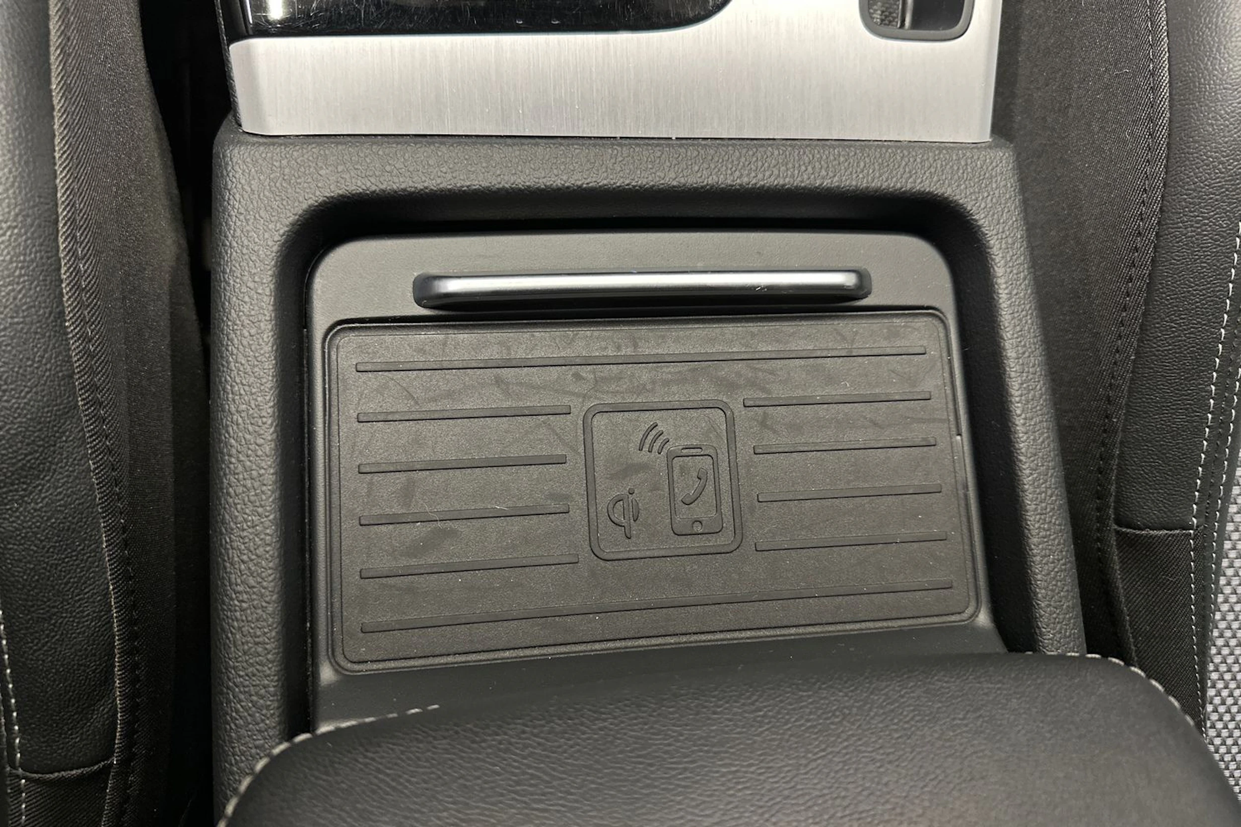 musta Audi Q5 2022 kuva 20.