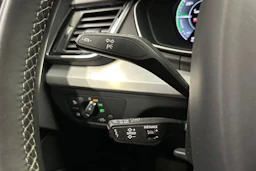 musta Audi Q5 2022 kuva 22.