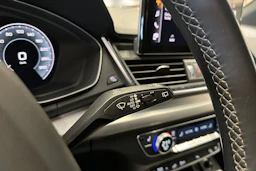 musta Audi Q5 2022 kuva 23.