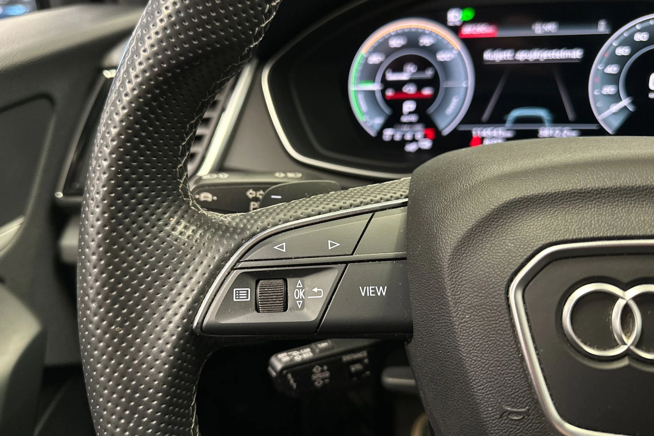 musta Audi Q5 2022 kuva 24.