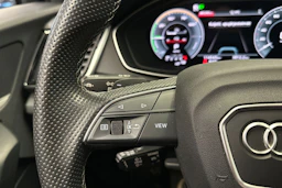 musta Audi Q5 2022 kuva 24.