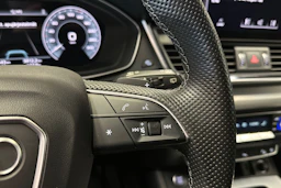 musta Audi Q5 2022 kuva 25.