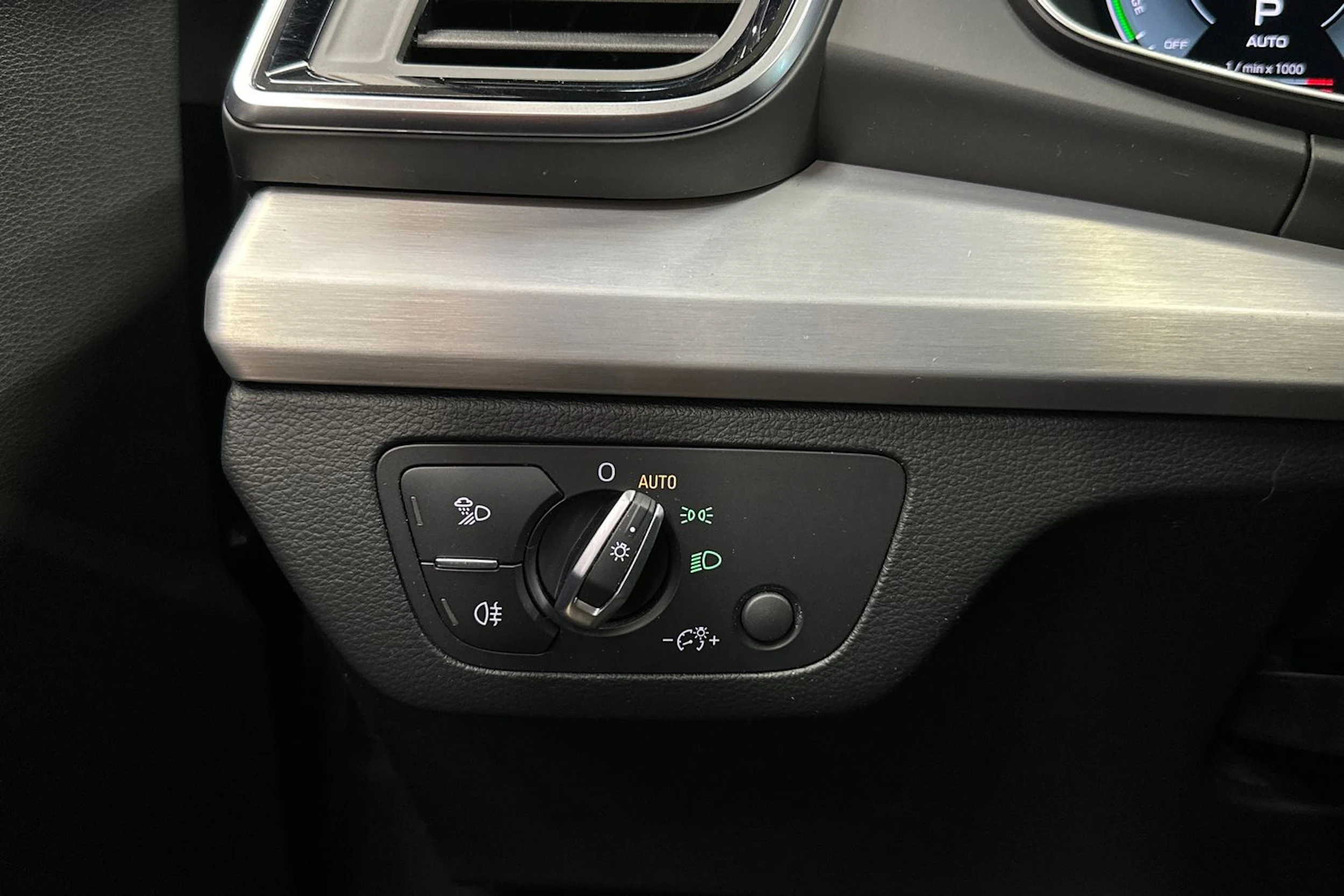 musta Audi Q5 2022 kuva 26.