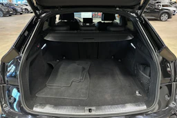 musta Audi Q5 2022 kuva 27.