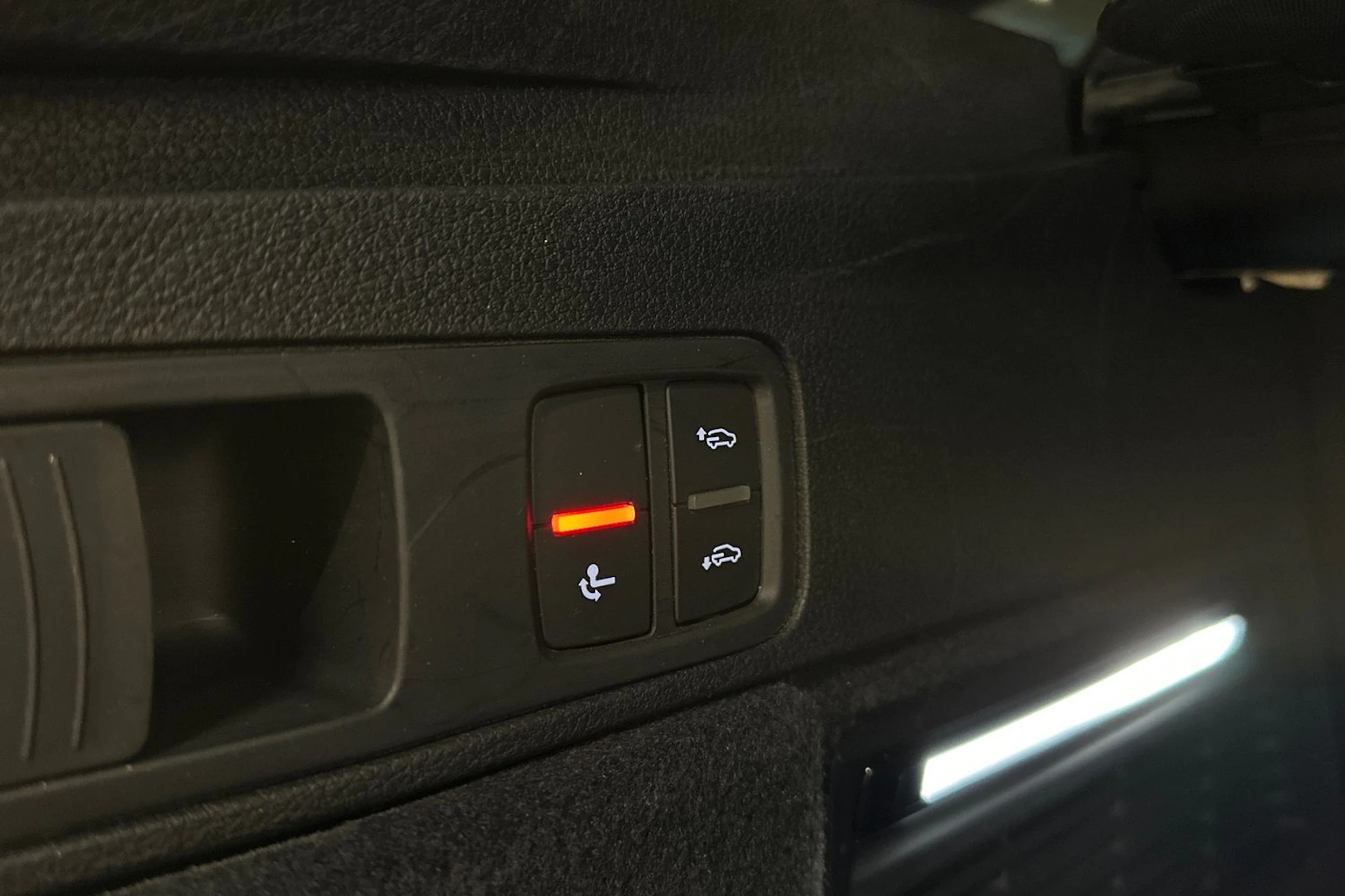 musta Audi Q5 2022 kuva 28.