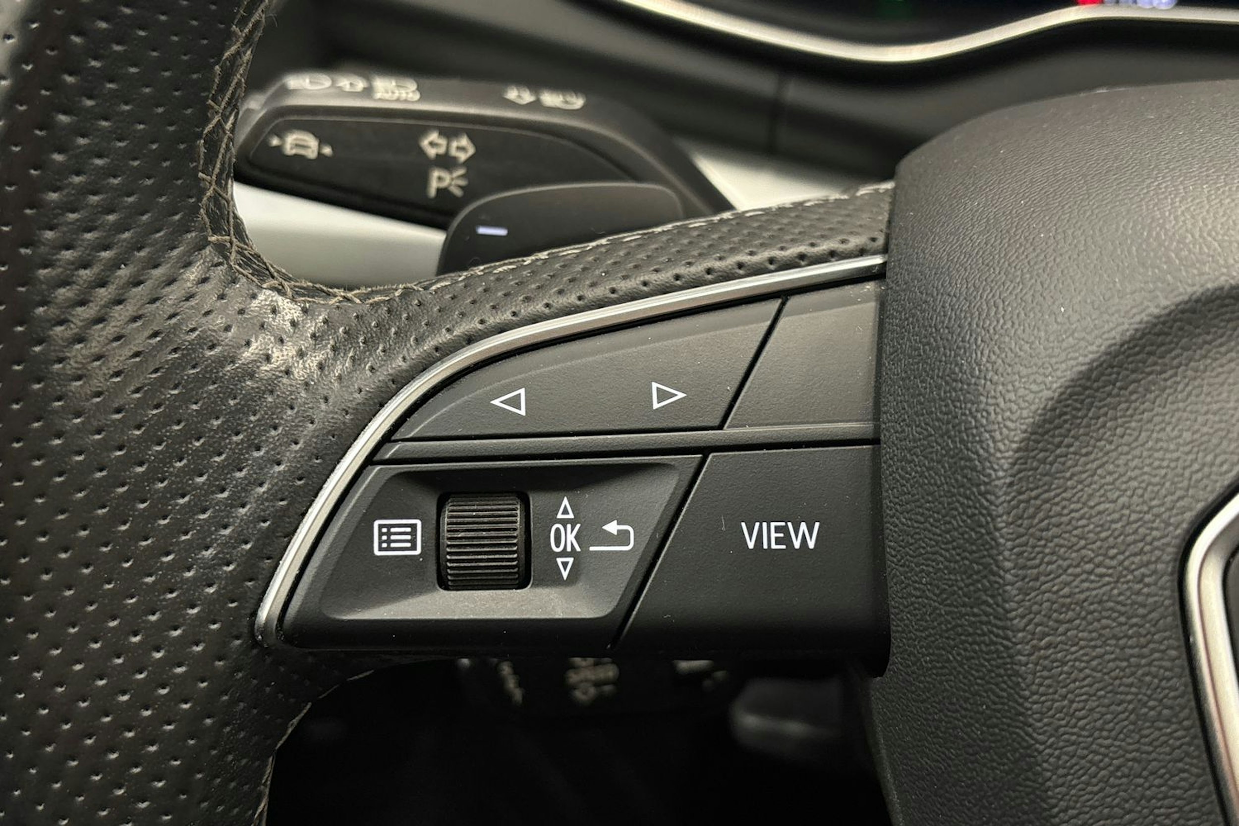 met. harmaa Audi Q5 2022 kuva 17.