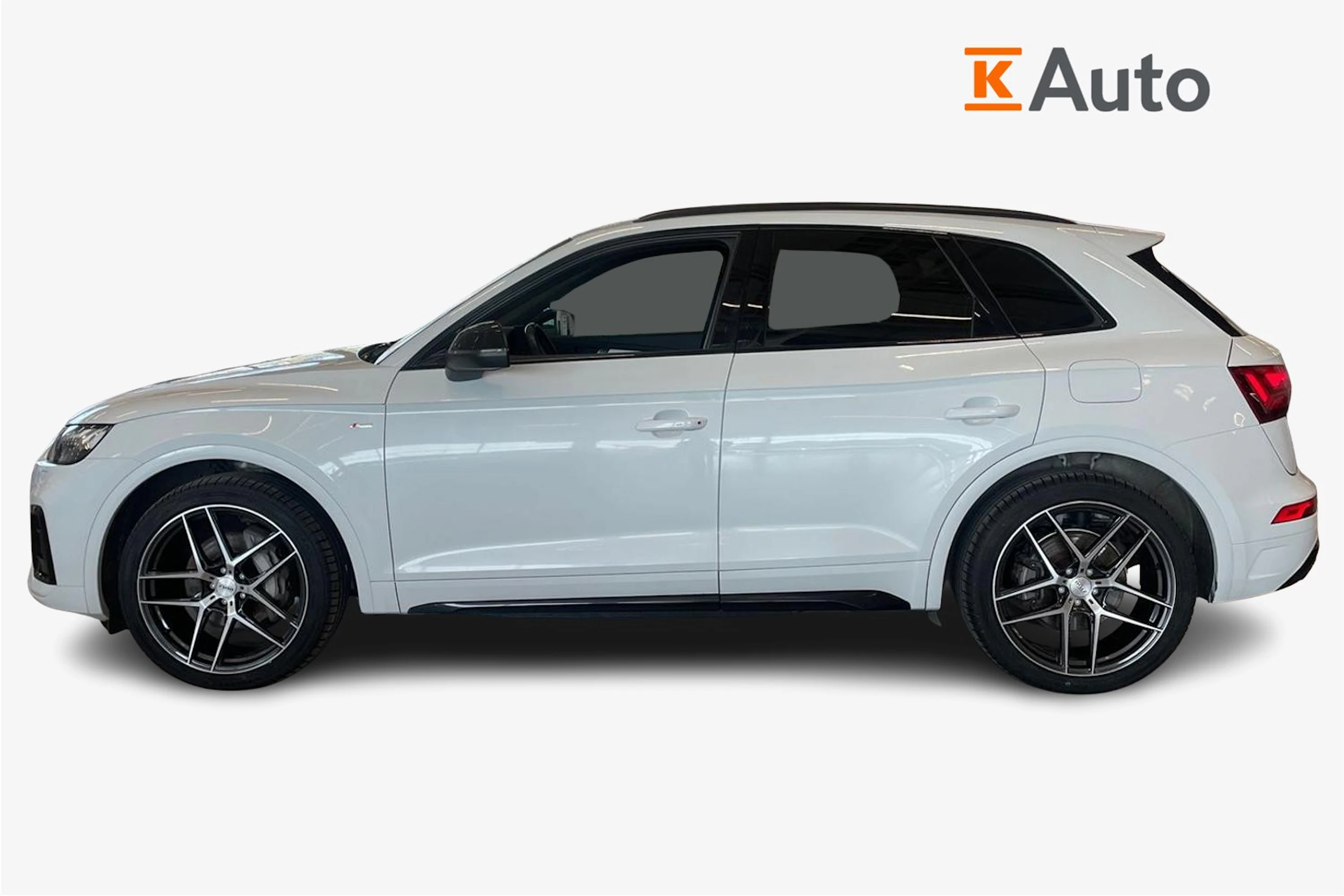 valkoinen Audi Q5 2022 kuva 10.