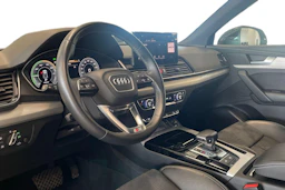 valkoinen Audi Q5 2022 kuva 11.