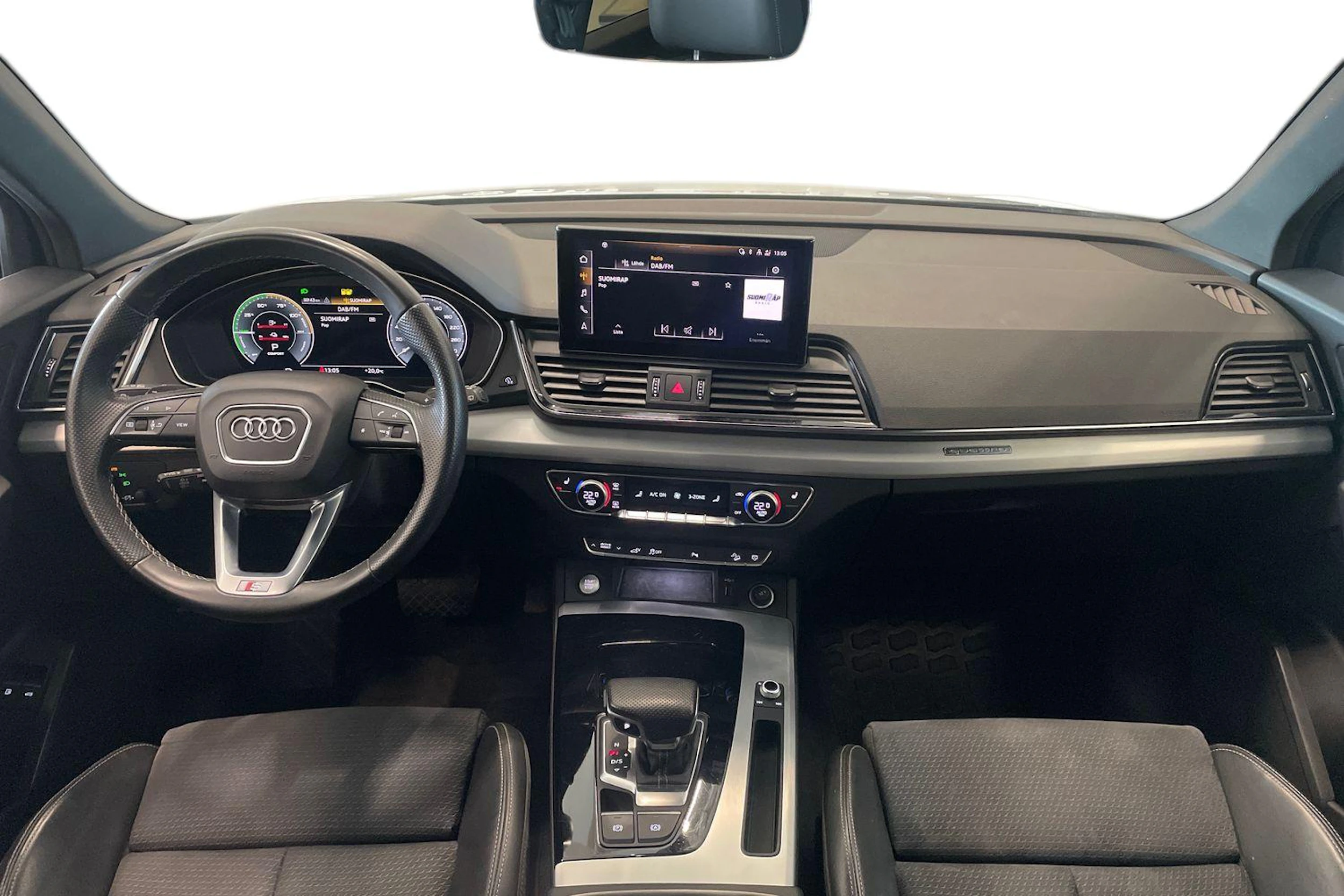 valkoinen Audi Q5 2022 kuva 12.