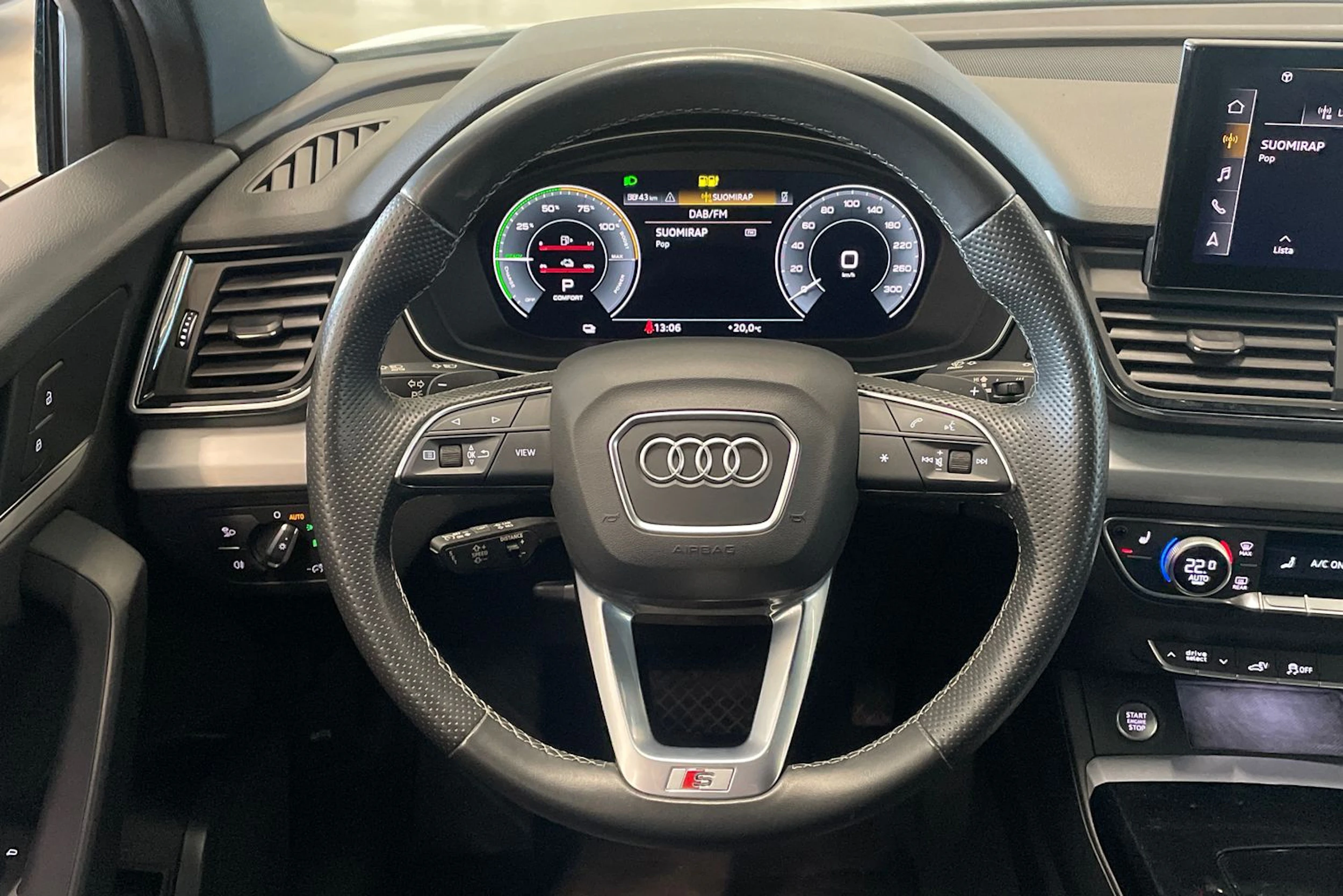 valkoinen Audi Q5 2022 kuva 19.