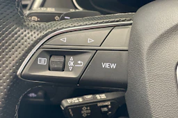valkoinen Audi Q5 2022 kuva 21.