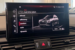 valkoinen Audi Q5 2022 kuva 28.