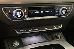 valkoinen Audi Q5 2022 kuva 32.