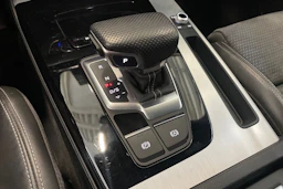 valkoinen Audi Q5 2022 kuva 33.