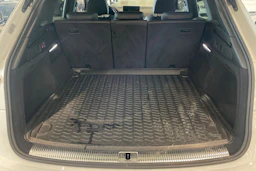valkoinen Audi Q5 2022 kuva 37.