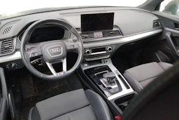musta Audi Q5 2022 kuva 3.