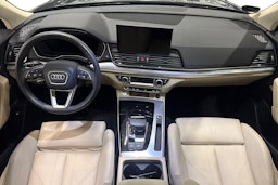 musta Audi Q5 2022 kuva 9.