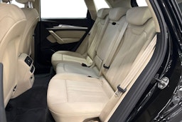 musta Audi Q5 2022 kuva 10.
