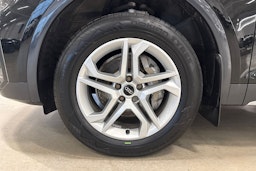 musta Audi Q5 2022 kuva 11.
