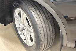 musta Audi Q5 2022 kuva 13.