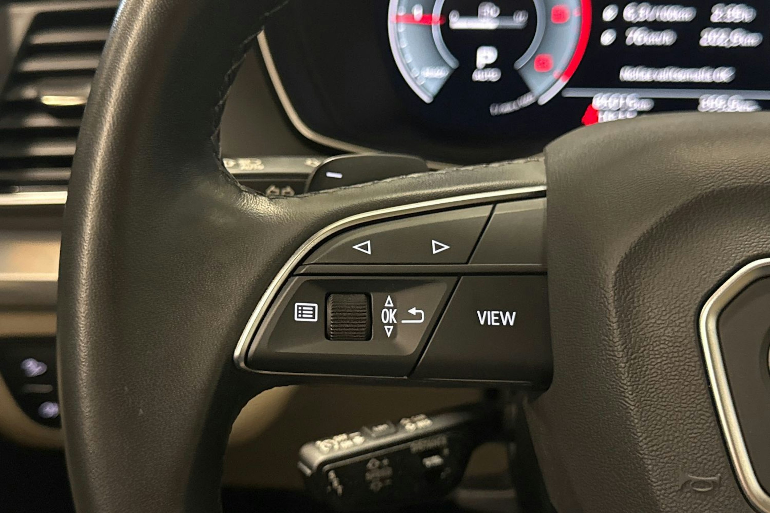musta Audi Q5 2022 kuva 15.