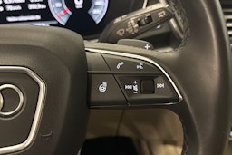 musta Audi Q5 2022 kuva 16.