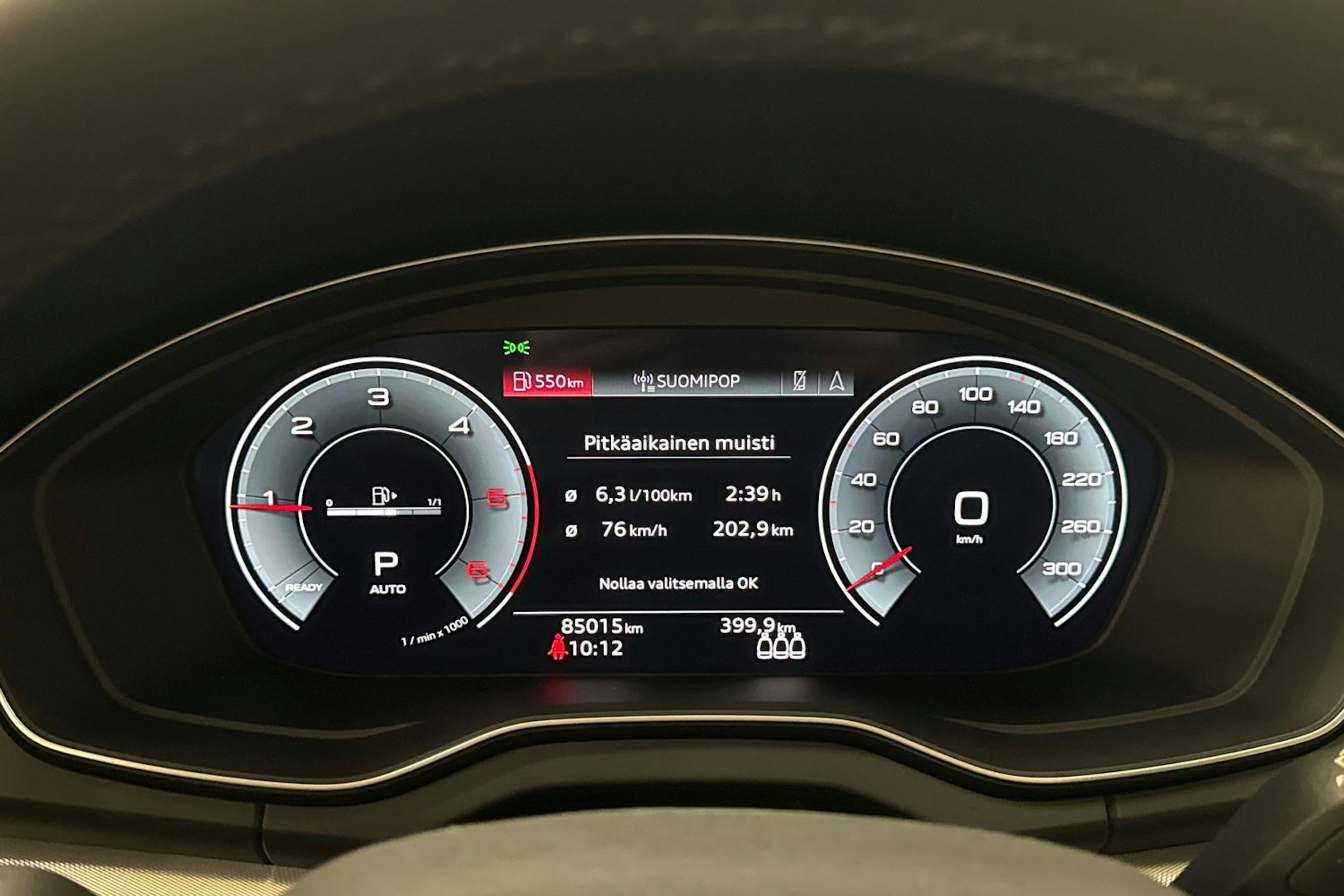 musta Audi Q5 2022 kuva 17.