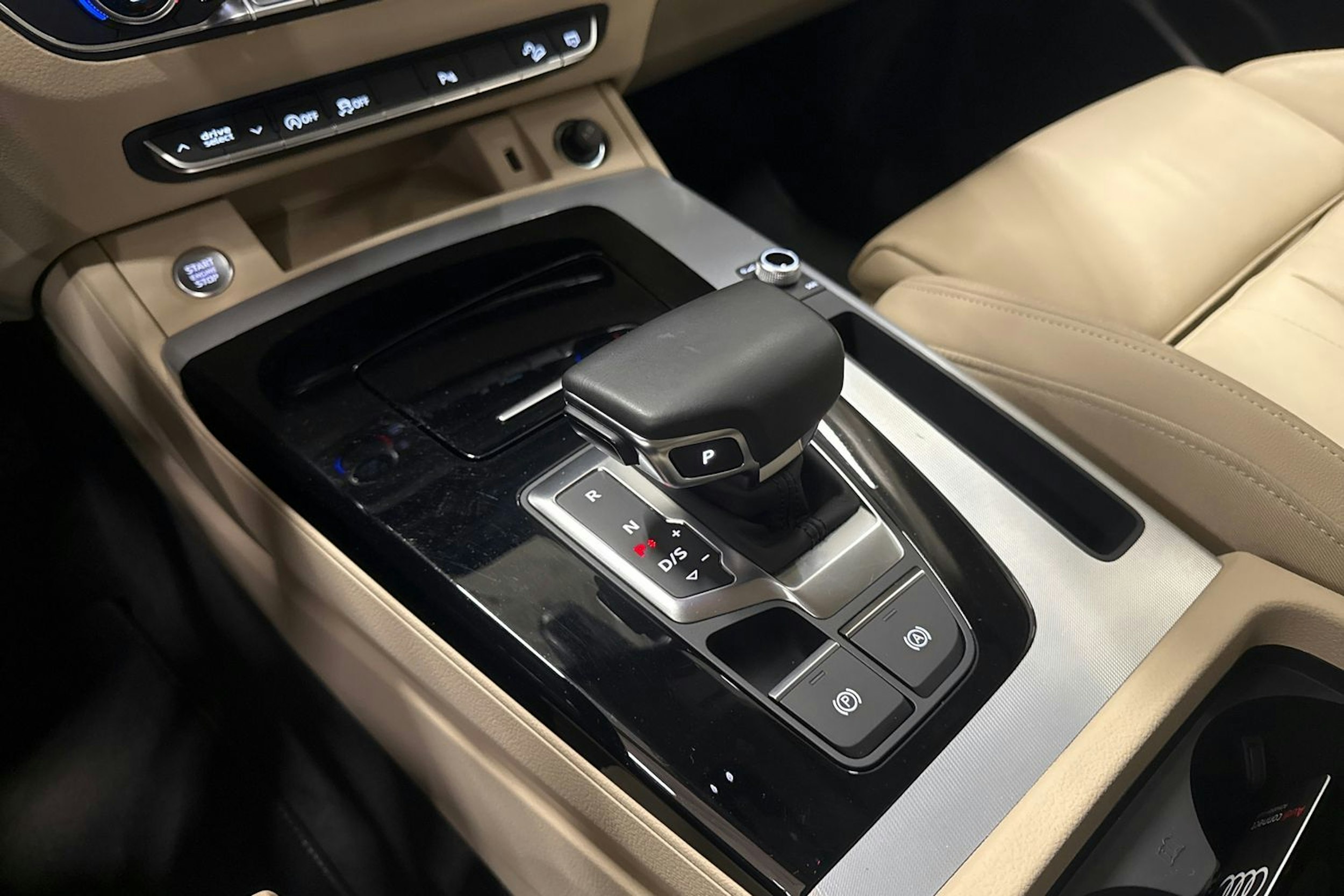 musta Audi Q5 2022 kuva 20.