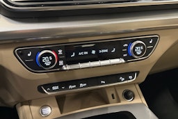 musta Audi Q5 2022 kuva 21.