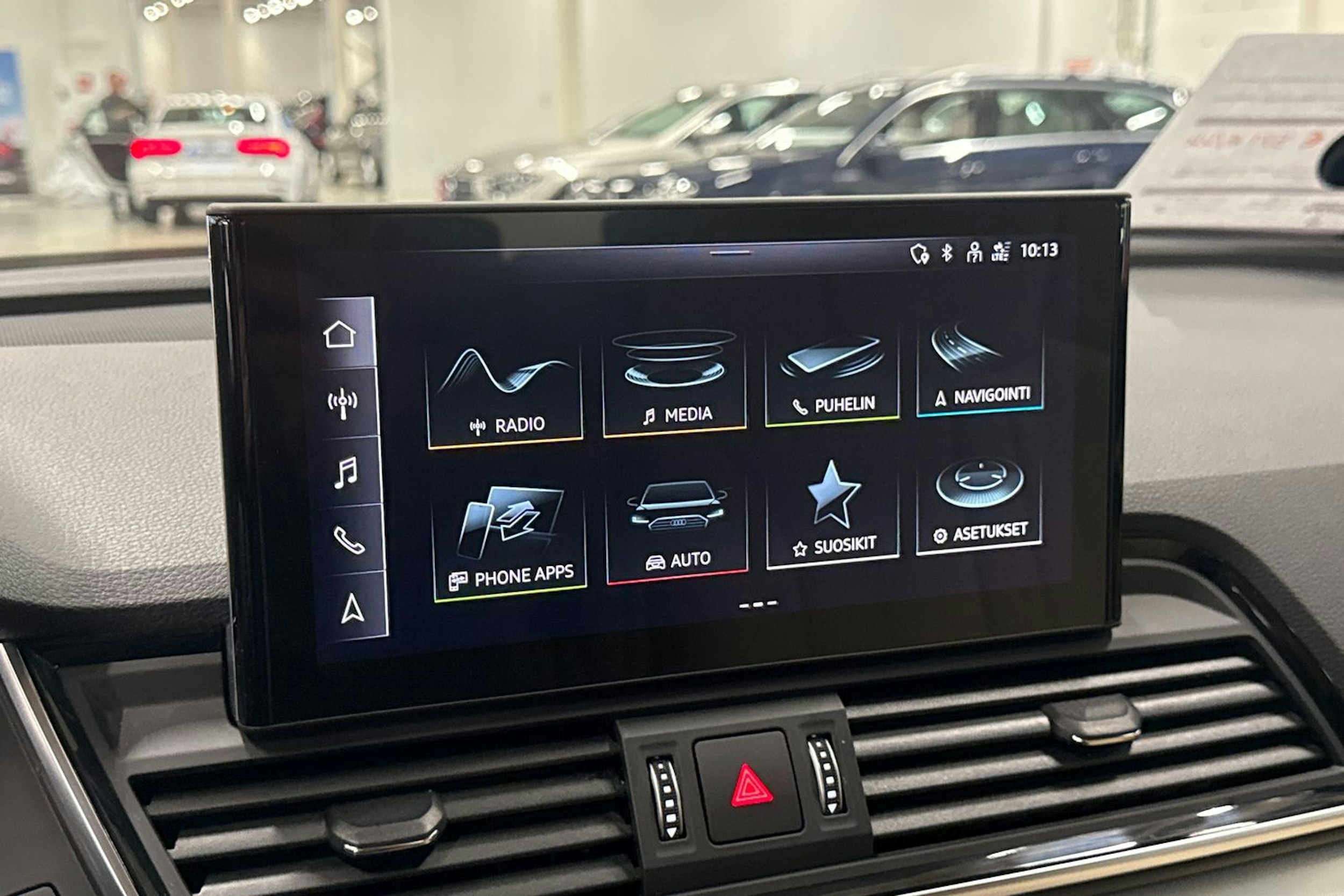 musta Audi Q5 2022 kuva 22.
