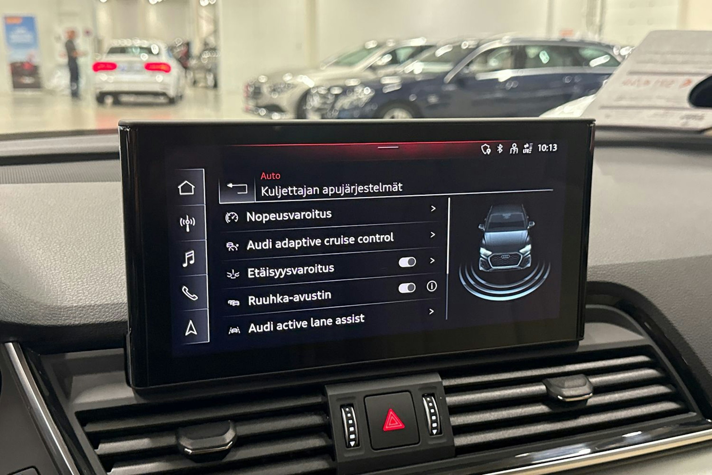 musta Audi Q5 2022 kuva 24.